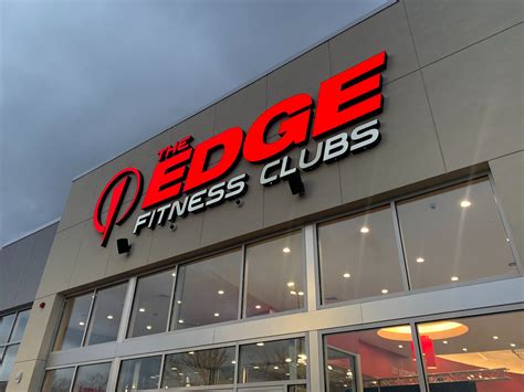 Edge gym - The Edge Fitness Clubs offers spa amenities including a sauna, as well as state of the art locker rooms with showers, changing rooms, lockers, and bathrooms. Discover our amenities today. Benefits of a sauna: 